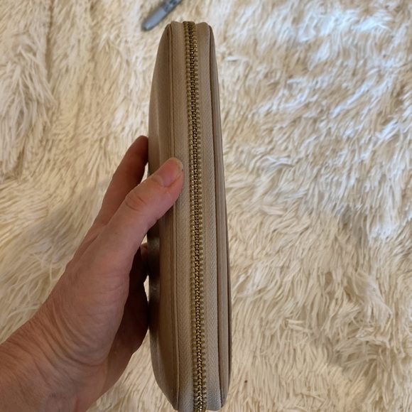 Kate Spade ♠️ tan, full zip wallet with a TON of card slots and inner zip area - Picture 9 of 13